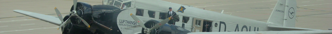 Blick auf ein über 80 Jahre altes Flugzeug.